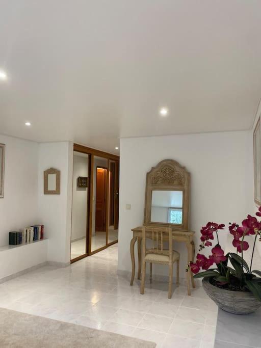 Appartamento T2 Avec Jardin Et Piscine Privee Velaux Esterno foto